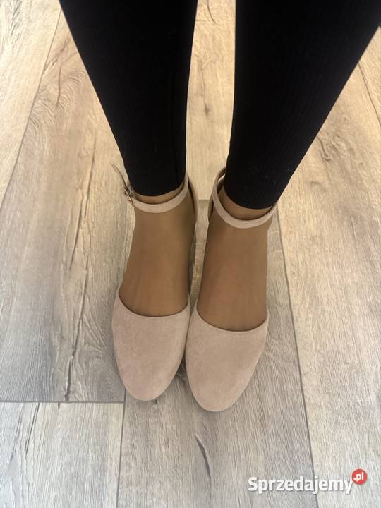40 Beżowe baleriny wieczorowe z zapięciem Nowe