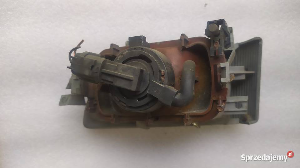 NISSAN PRIMERA P11 1996 1999 halogen prawy Byków sprzedam