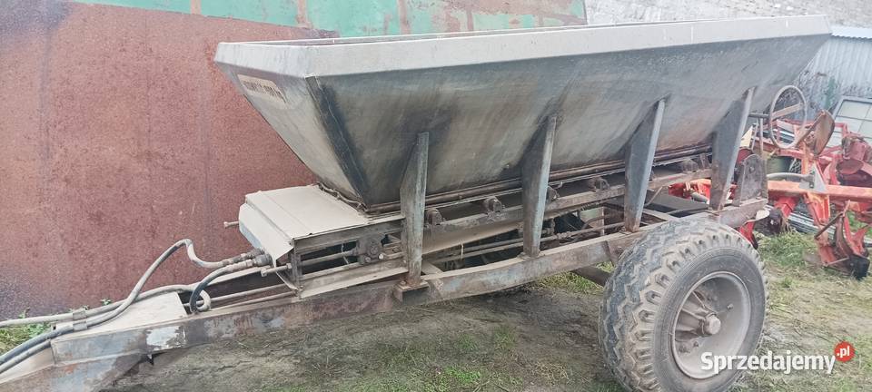 Rozsiewacz Rcw do wapna i nawozów Dylewo