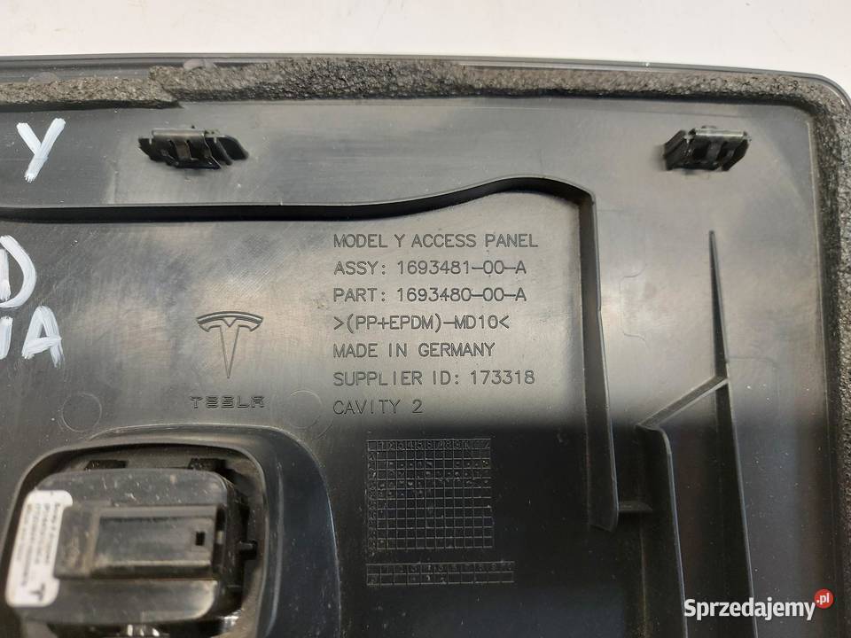 TESLA MODEL Y 2024r MASKOWNICA WANNY BAGAŻNIKA