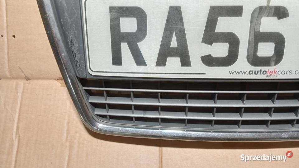 AUDI A3 8P DUŻY GRIL ATRAPA GRILL CHROM osobowe Zbierkowo sprzedam