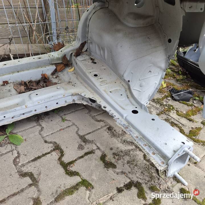 BMW F22 M235 ćwiartka tylna podłużnice słupek