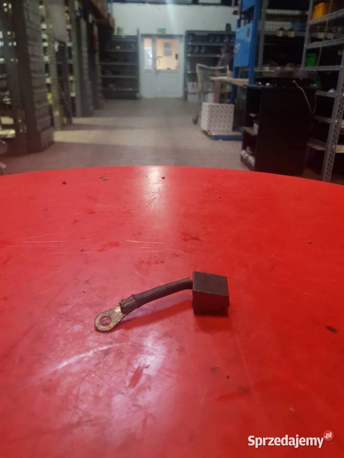 243708025 Trapezowa szczotka izolowana MTZ Pozostałe