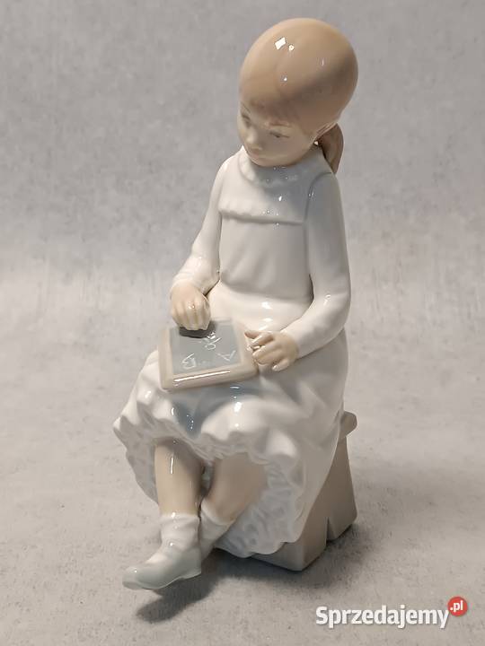 LLADRO seria NAO 117 Dziewczynka z tabliczką Gdańsk