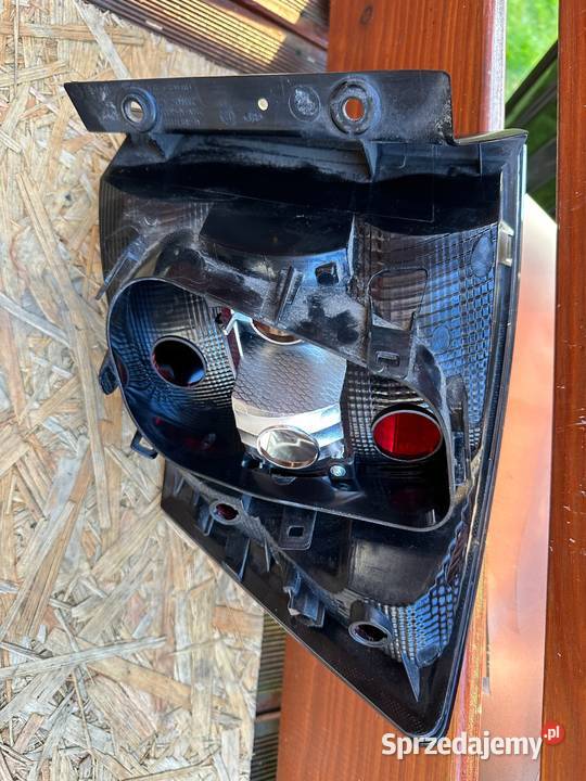 SKODA FABIA 3 III KOMBI LAMPA LEWA TYŁ 6V9945095 Mirsk