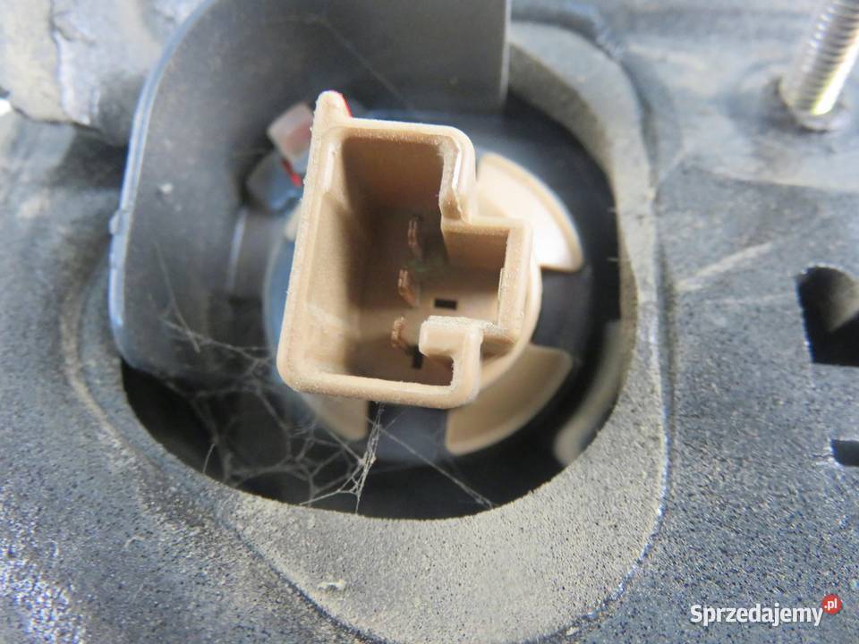 LAMPA PRAWA TYLNA TOYOTA AVENSIS VERSO M2 małopolskie