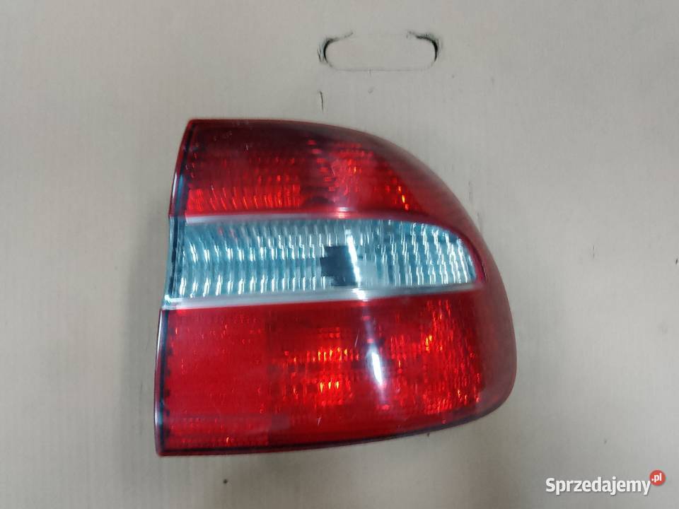 Volvo V40 Lift lampa prawa tylna prawy tył sprzedam