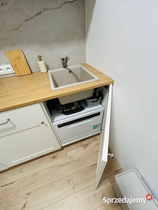 Kawalerka w centrum Pruszkowa i kamienica Pruszków