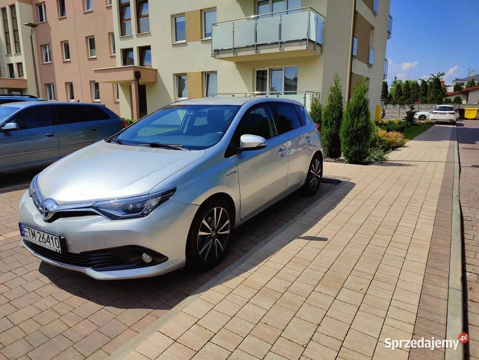 Toyota Auris Toyota Auris Hybrid polift 2016 1798cm3 Tomaszów Mazowiecki