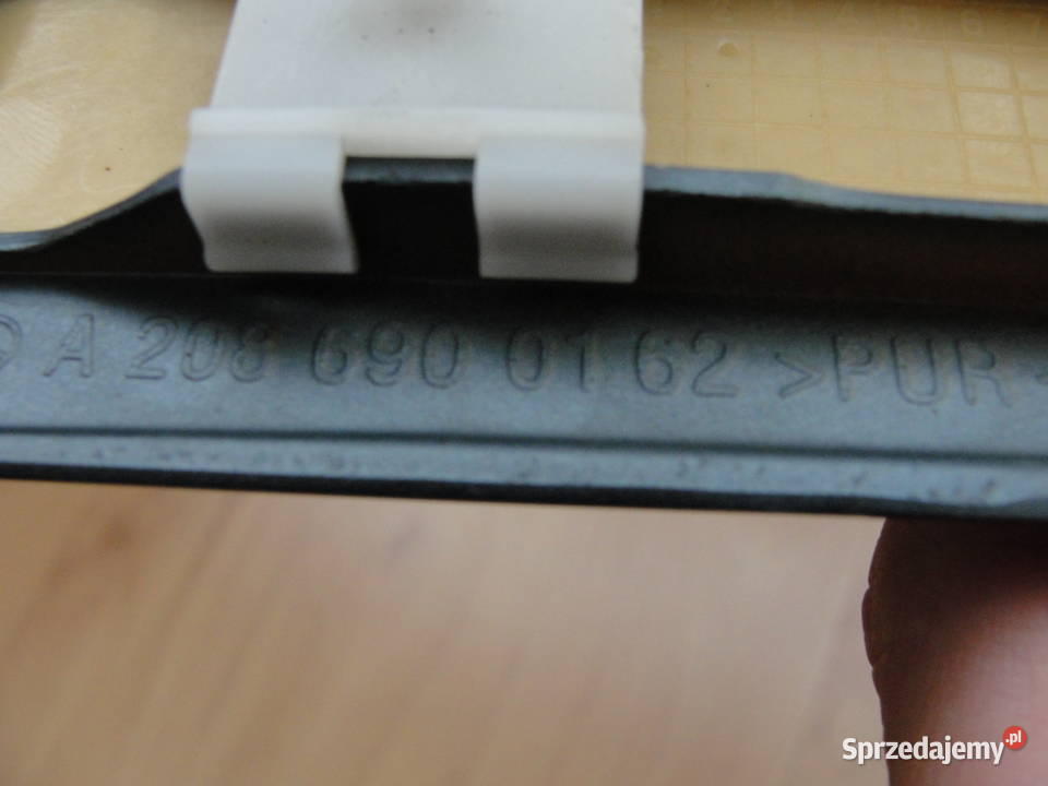 LISTWA BŁOTNIKA PRZEDNIEGO MERCEDES CLK W208 Dąbrowa