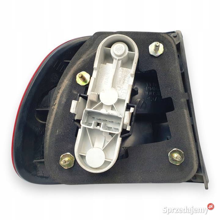 LAMPA PRAWA Volvo V40 I LIFT 19992004 tylna