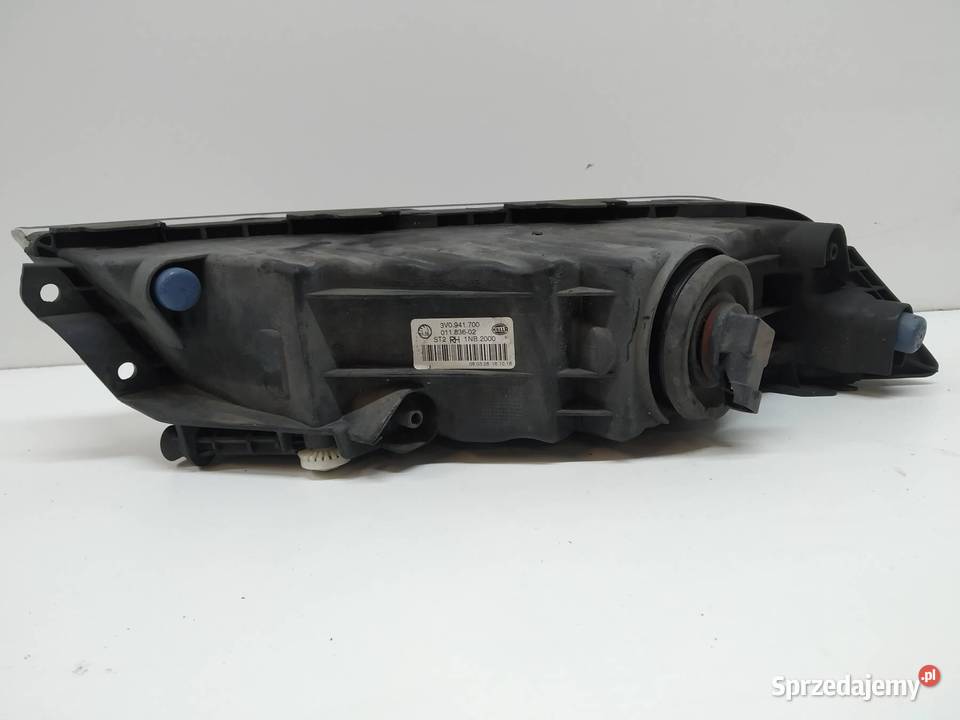 HALOGEN PRAWY PRZÓD 3V0941700 Skoda Superb III