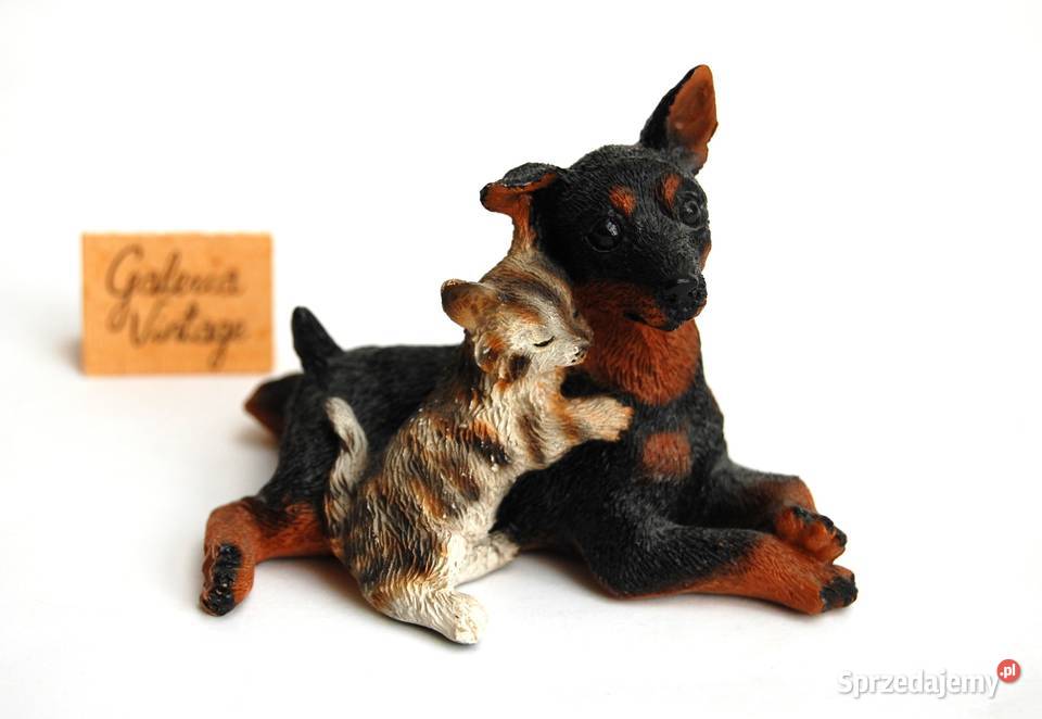 Pies i kot szczeniak doberman kotek figurka z wielokolorowy Figurki i rzeźby sprzedam