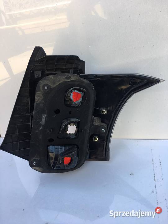 TOYOTA IQ LEWA LAMPA TYŁ