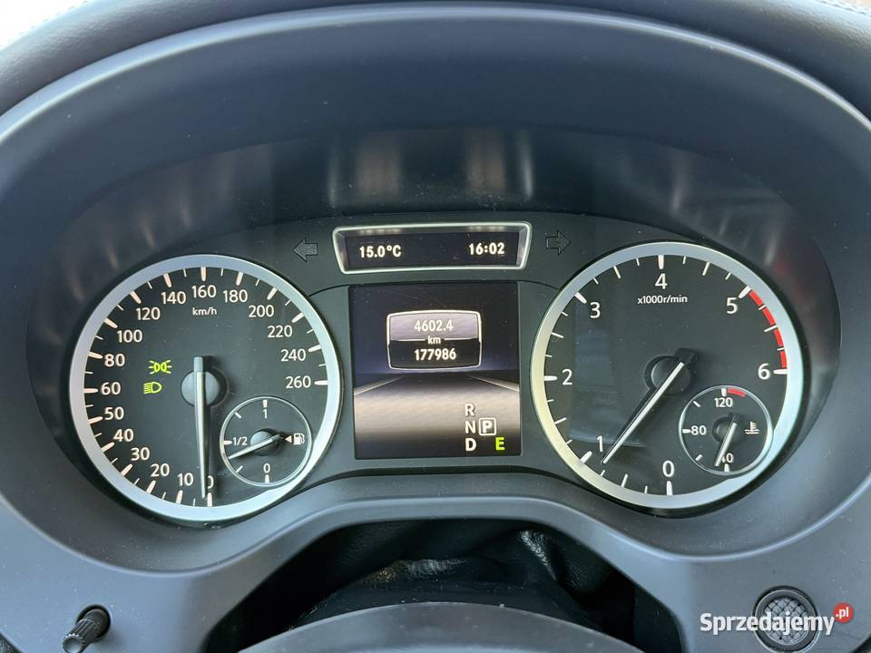 Infiniti Q30 2016 15d automat salon 2kpl opon automatyczna Rzeszów sprzedam