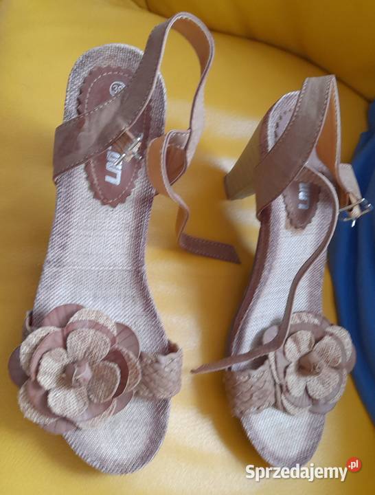 Letnie buty damskie z kwiatkiem na obcasie nowe Kołobrzeg