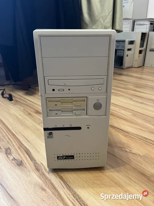 Zabytkowy komputer PC AT Pentium 200MHz Klasy Pentium III i słabsze Brzana