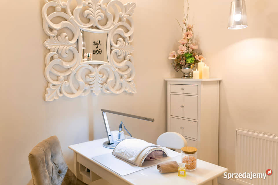 Wynajmę stanowisko do manicure i pedicure Kielce sprzedam