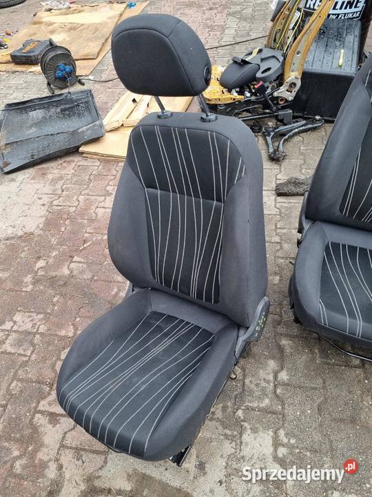 FOTEL PRAWY PRZÓD OPEL CORSA D FOTEL PRAWY PRZÓD Fotele i kanapy