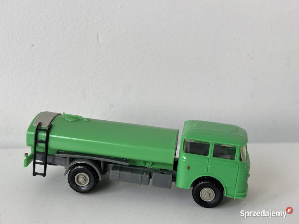 Model SkodaLiaz cysterna Premot 187 H0 Warszawa