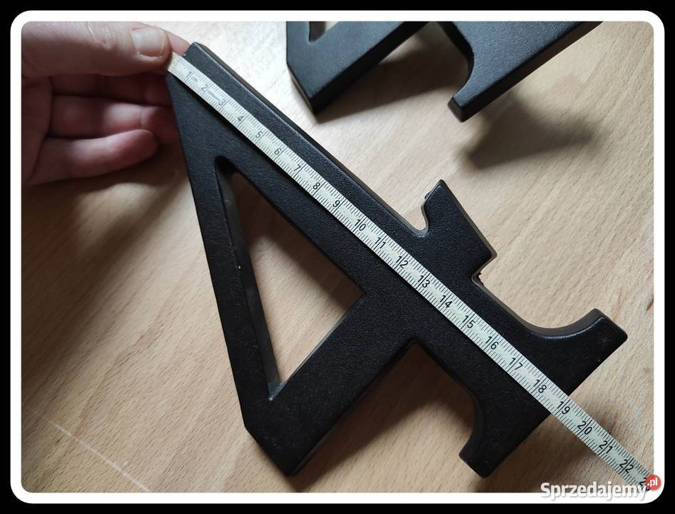 Metalowe cyfry na dom malowane proszkowo na