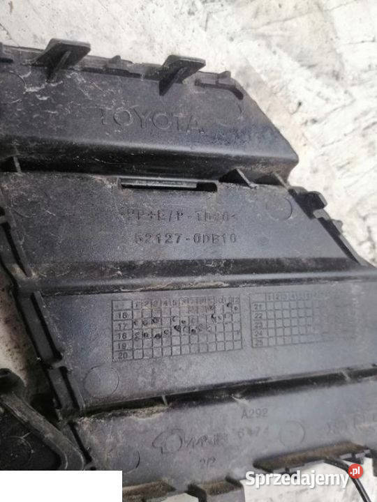 Toyota Yaris III lift zaślepka haka 521270d420 Kozubszczyzna sprzedam