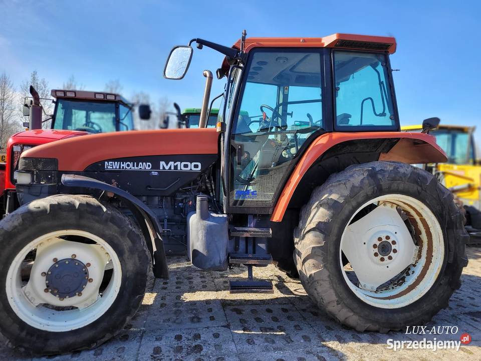 Ciągnik Holland M100