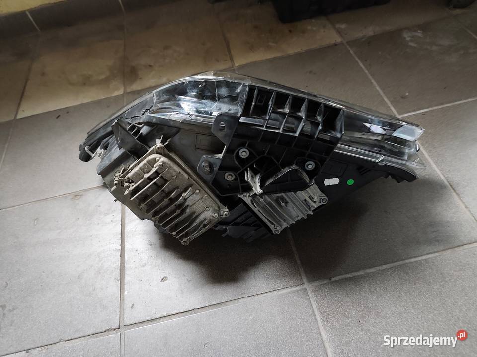 Reflektor prawy Infiniti q30 90070682 Bochnia