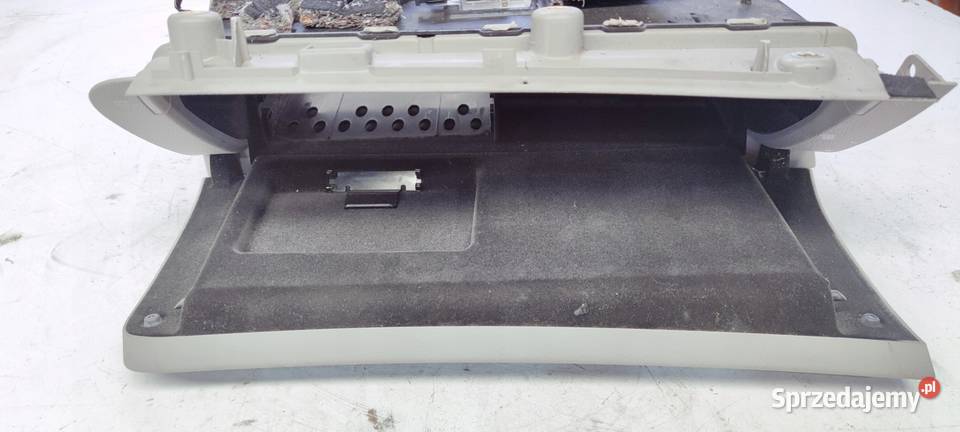 SCHOWEK PASAŻERA AUDI A6 C6 4F1857035AH EC3 osobowe śląskie Przystajń