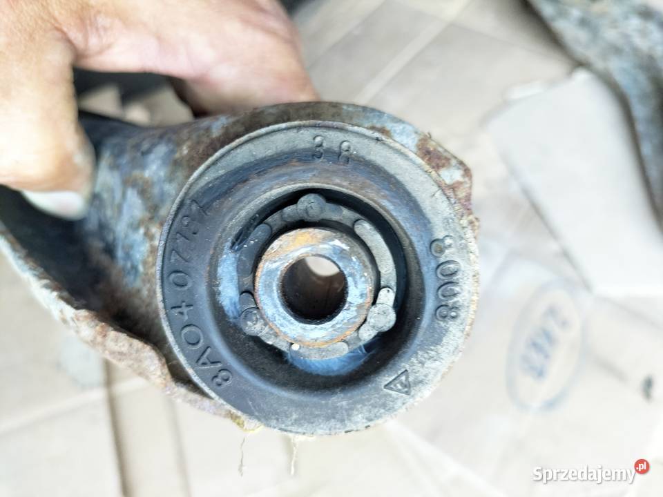 AUDI 80 B3 80B3 WAHACZ PRZÓD PRZEDNI PRAWY LEWY osobowe Pozostałe Kamień-Kolonia