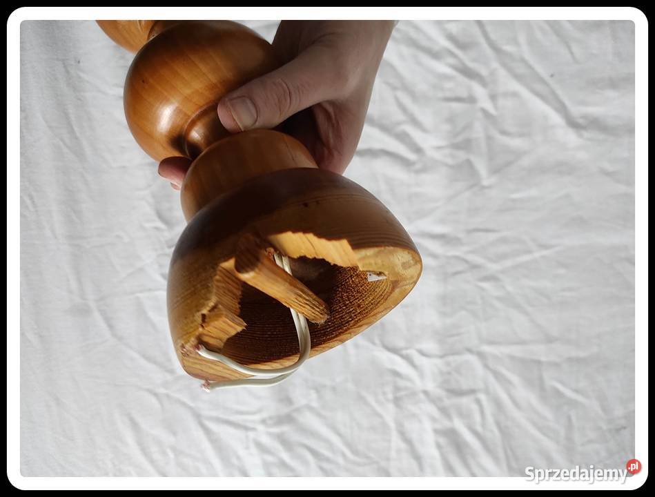 Drewniana lampa zdobiona bez klosza Płock