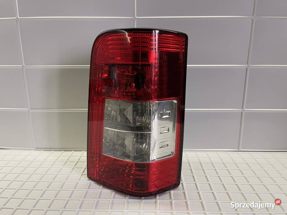 PEUGEOT PARTNER LIFT PRAWA LAMPA TYŁ Ostroróg