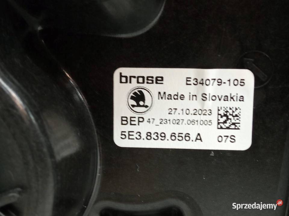 MECHANIZM SZYBY PRAWY TYŁ SEDAN 5Q0959408D Skoda sprzedam