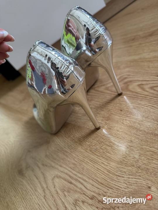 Buty na szpilce srebne NOWE śląskie