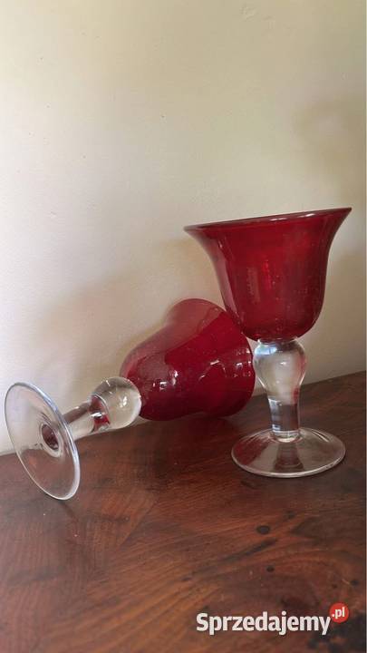 Kielich Ze szkła czerwonego Na nóżce z Gdańsk