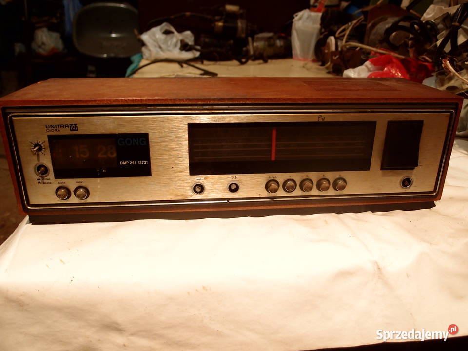 z dawnych lat radio z zegarem Diora Unitra Gong Łódź