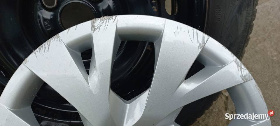 Koła z oponami 15 Toyota Yaris 3 kołpaki Gostynin sprzedam