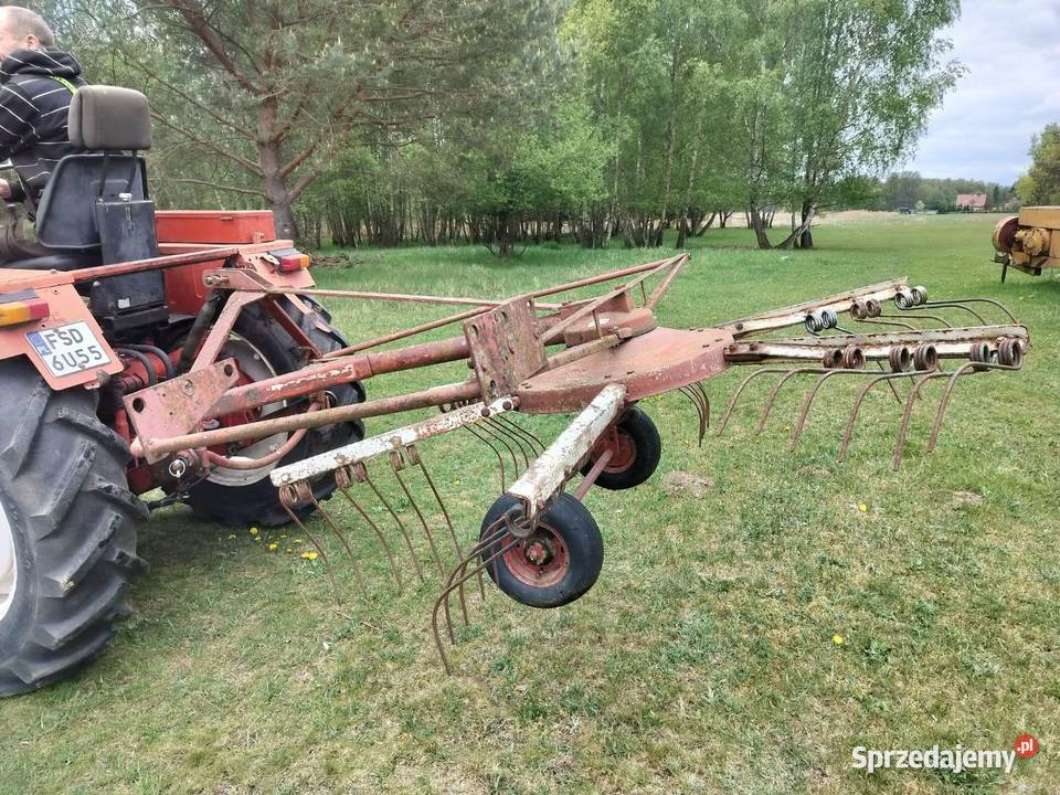 Zgrabiarka do siana Zgrabiarka karuzelowa Fahr