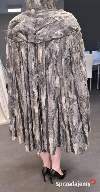 XL Elegancka peleryna z karakuł Gaszowice