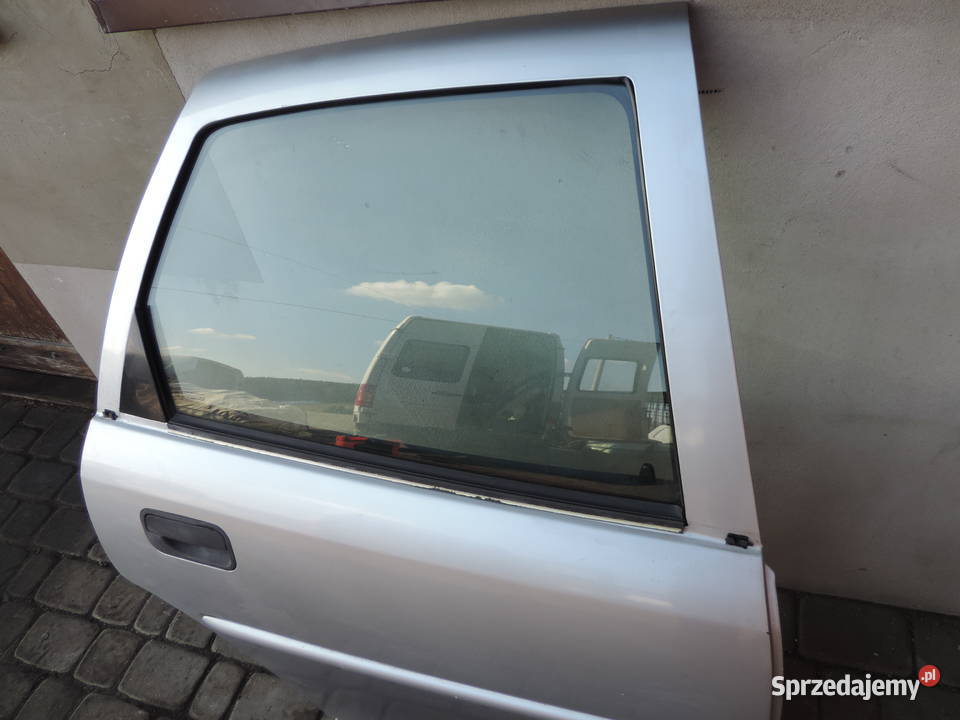 OPEL VECTRA B HB L147 FL DRZWI PRAWY TYŁ Rok produkcji 2000 Drzwi