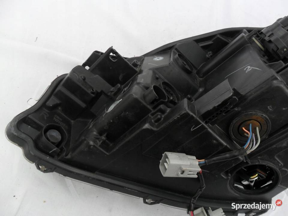 Toyota Yaris III 3 reflektor prawy przedni lampa wielkopolskie Nowy Tomyśl sprzedam