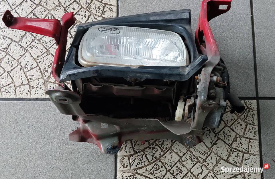 Toyota Celica 1985 1986 1987 lampa prawa Byków