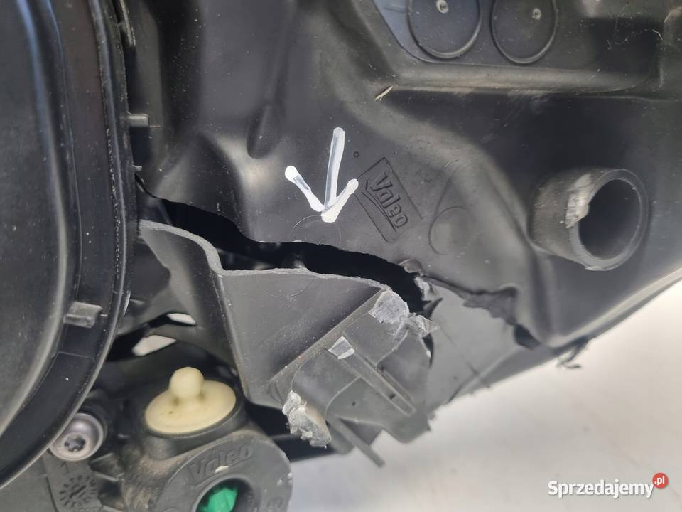 Volvo XC60 1317r LIFT PRZEDNIA LAMPA PRAWA PRAWY Janów sprzedam