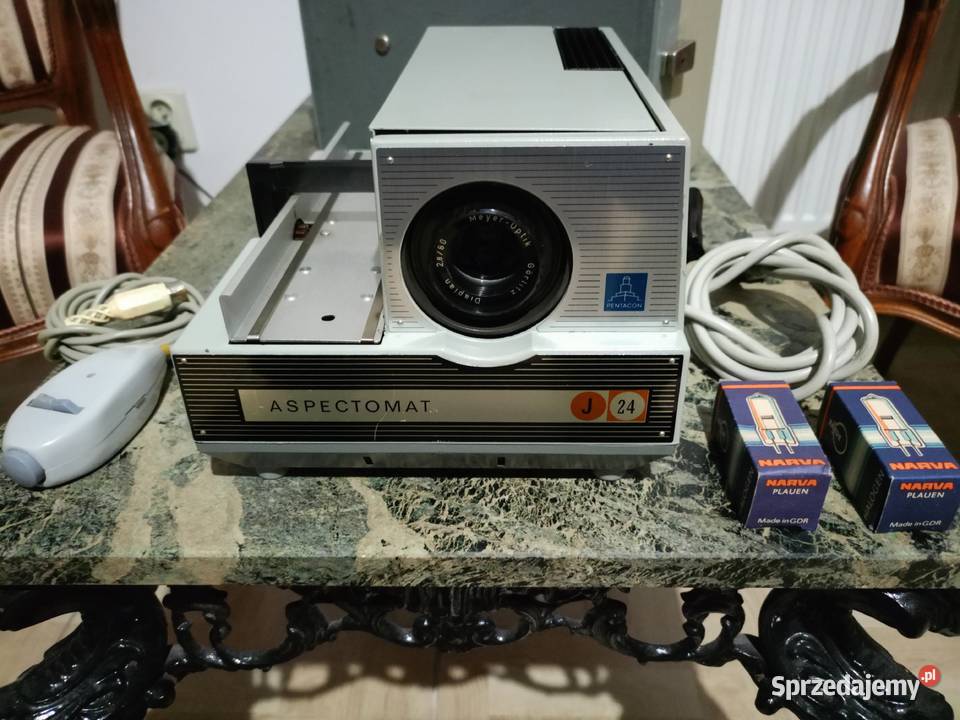 Zabytkowy Rzutnik slajdów Pentagon z pilotem sprzedam