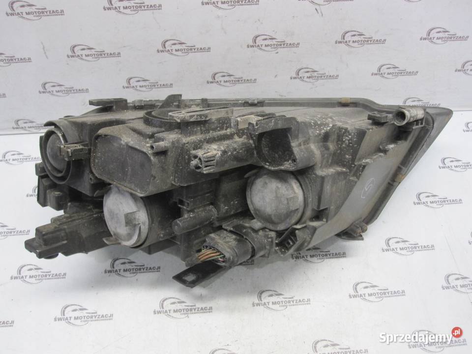 AUDI A4 B8 11r lampa prawa przód 0301240602 sprzedam
