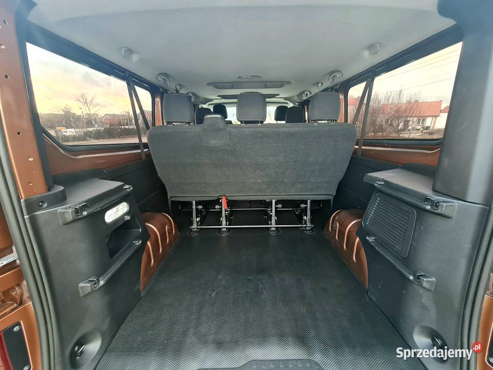 Renault Trafic 9cio osobowy LONG z Polskiego świętokrzyskie Daleszyce