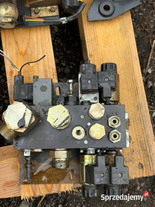 Rozdzielacz hydrauliczny trzysekcyjny HAWE Antonie