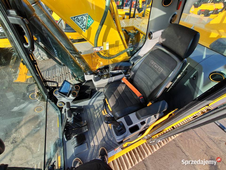 KOPARKA GĄSIENICOWA JCB 220X 24 TONY CAT VOLVO Rok produkcji 2022 wielkopolskie Krotoszyn