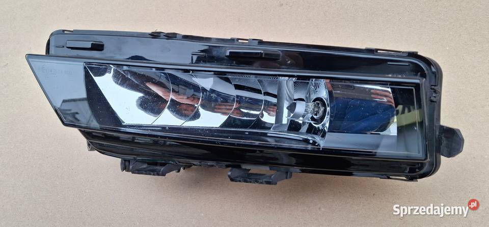 SKODA OKTAVIA III LIFT HALOGEN LEWY LAMPA Bieleń