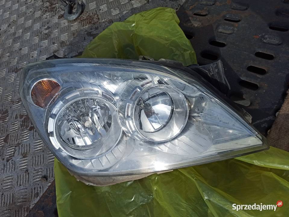 Lampa prawa Opel Astra H hella gm 1EG270 37052 osobowe